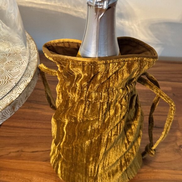 Sezane Olive Green Velvet Lifestyle Pouch - Perfect for wine bottle or Jewelry - Picture 2 of 6